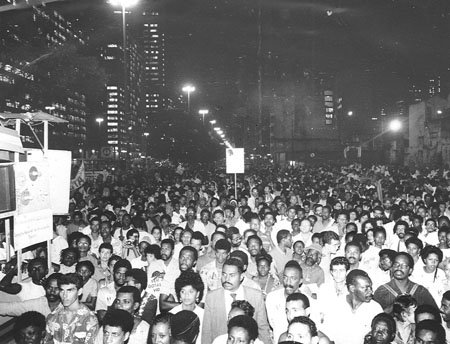 1980 - RECONSTRUÇÃO DA DEMOCRACIA
